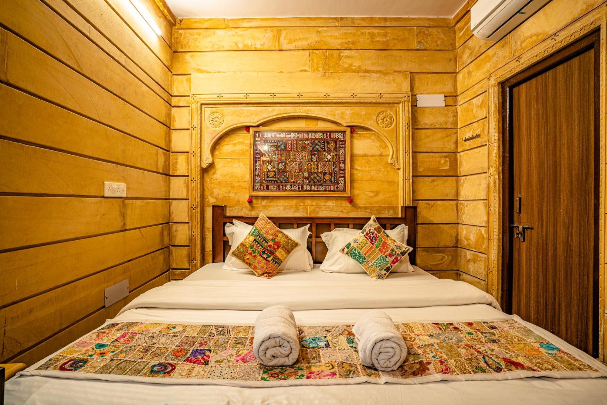 Relax Inn Jaisalmer Bagian luar foto