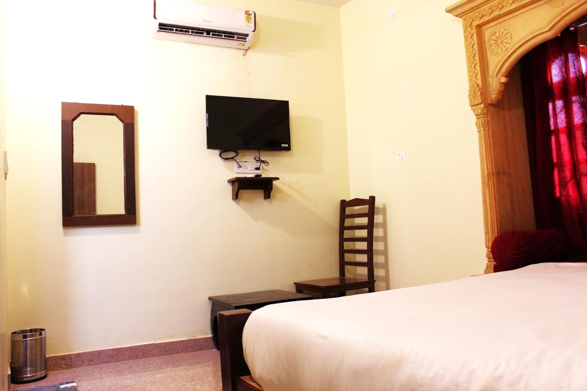 Relax Inn Jaisalmer Bagian luar foto